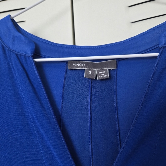 Vince. Cobalt Blue Viscose Silk Short Sleeve Modern Shift Dress Size S - Picture 4 of 10